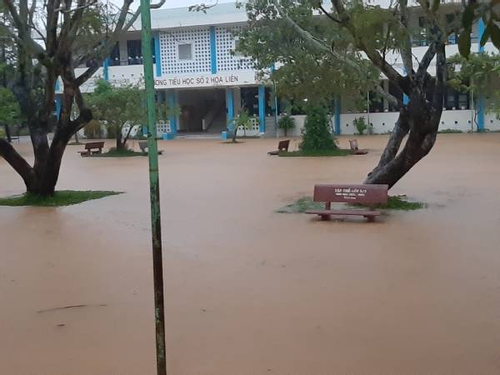 Đà Nẵng: Mưa lớn, nhiều nơi ngập lụt, học sinh 29 trường nghỉ học
