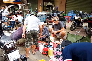 Bên trong khu chợ điện tử “ngồi xổm ” lớn nhất TP.HCM