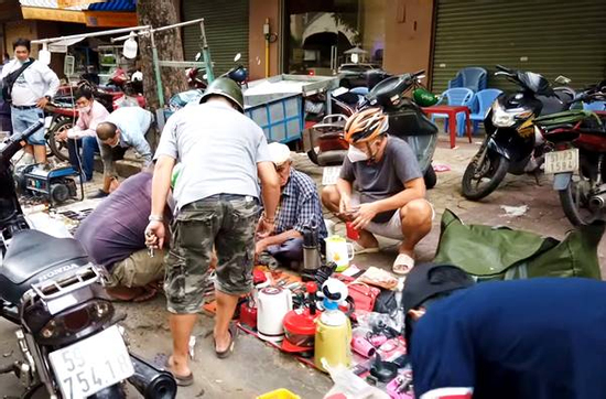 Bên trong khu chợ điện tử “ngồi xổm ” lớn nhất TP.HCM