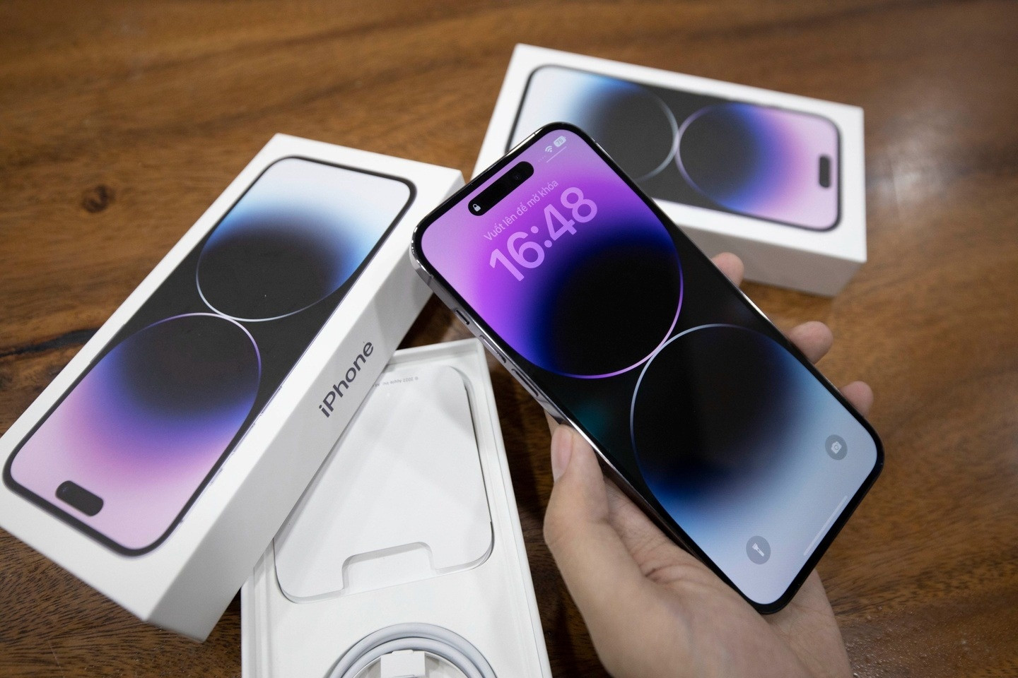 nhuong coc iPhone 14 anh 2