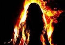Ấn Độ: Thiếu nữ mang thai bị kẻ cưỡng hiếp đổ dầu hỏa thiêu sống