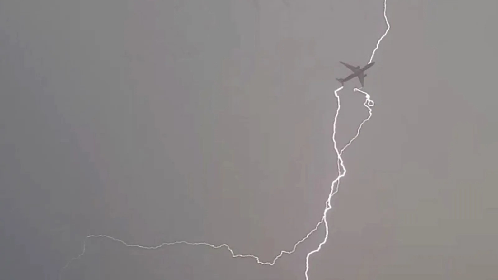 may bay bi set danh anh 1