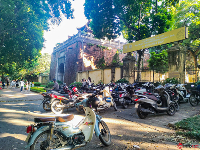 Hà Nội: Ngang nhiên thu tiền trông xe trước cổng di tích trên phố Phan Đình Phùng