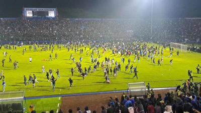 Bạo loạn tại sân vận động ở Indonesia khiến 127 người thiệt mạng