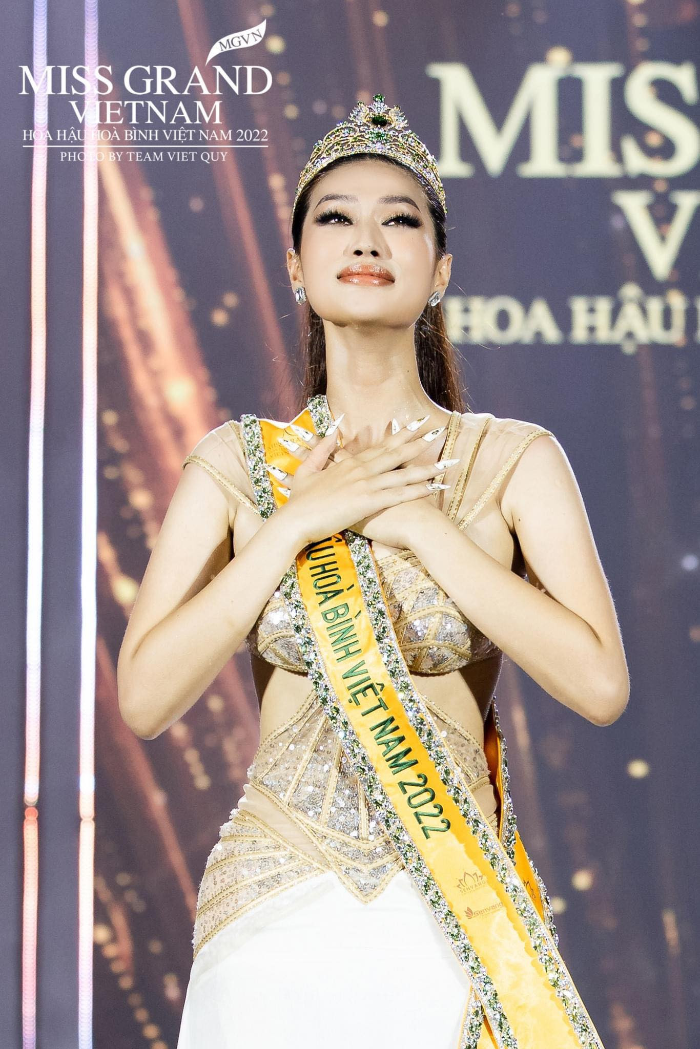 Ảnh đời thường của tân Hoa hậu Hòa bình 2022 Đoàn Thiên Ân
