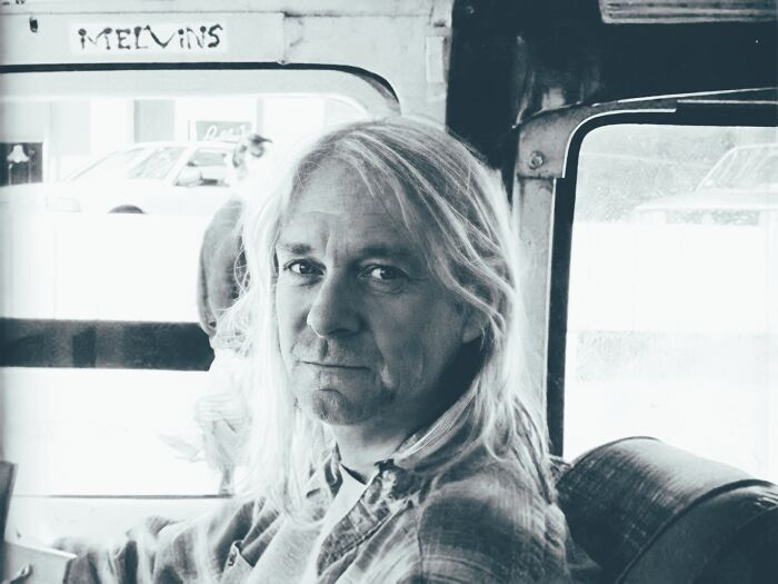 Ngôi sao nhạc rock Kurt Cobain tự kết liễu đời mình vào năm 1994, khi mới 27 tuổi. Cái chết của anh đã khiến nhiều người hâm mộ bàng hoàng và tiếc nuối.