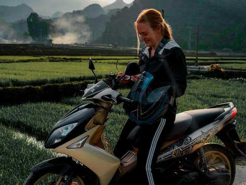 Khách Tây đi xe máy ở Việt Nam gặp tai nạn 'như cơm bữa'