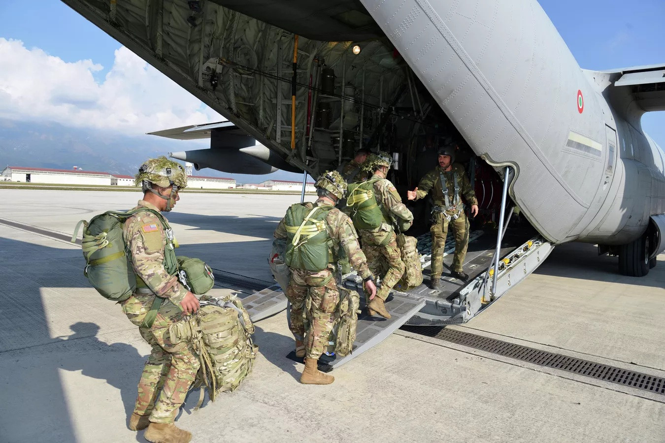 Mỹ triển khai sư đoàn đổ bộ đường không ở châu Âu, sẵn sàng tiến vào Ukraine