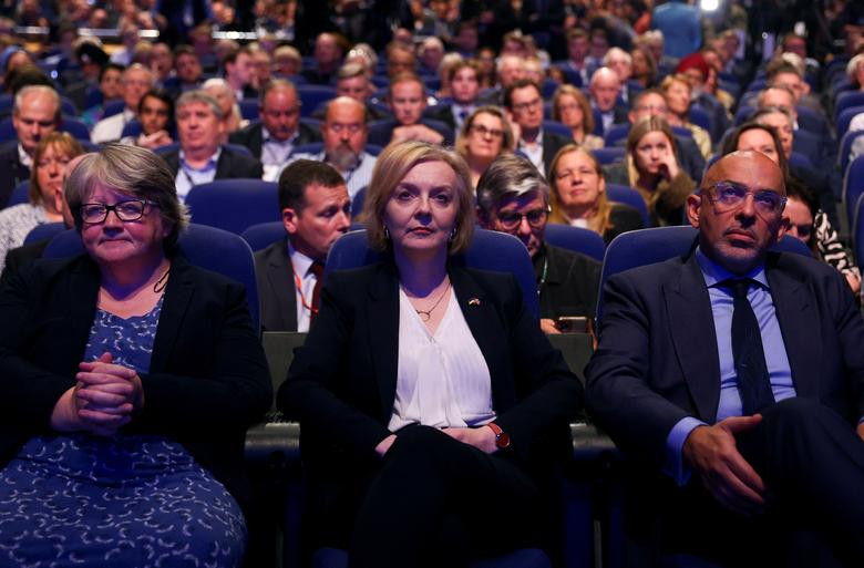 Thủ tướng Liz Truss, Ngoại trưởng Công quốc Lancaster Nadhim Zahawi và Bộ trưởng Y tế Therese Coffey tham dự hội nghị thường niên của đảng Bảo thủ của Anh tại Birmingham, Anh, hôm 3/10.
