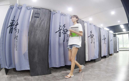 Giới trẻ Trung Quốc thuê những căn phòng chỉ nhỏ như tủ đựng giày để làm gì?
