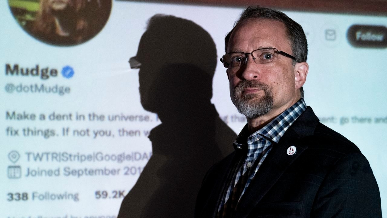 Nguoi lam rung chuyen Twitter anh 1