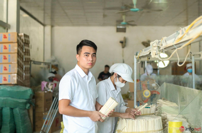 Mở xưởng sản xuất tại làng, chàng trai Phú Thọ xuất hàng triệu đôi đũa gỗ ra nước ngoài