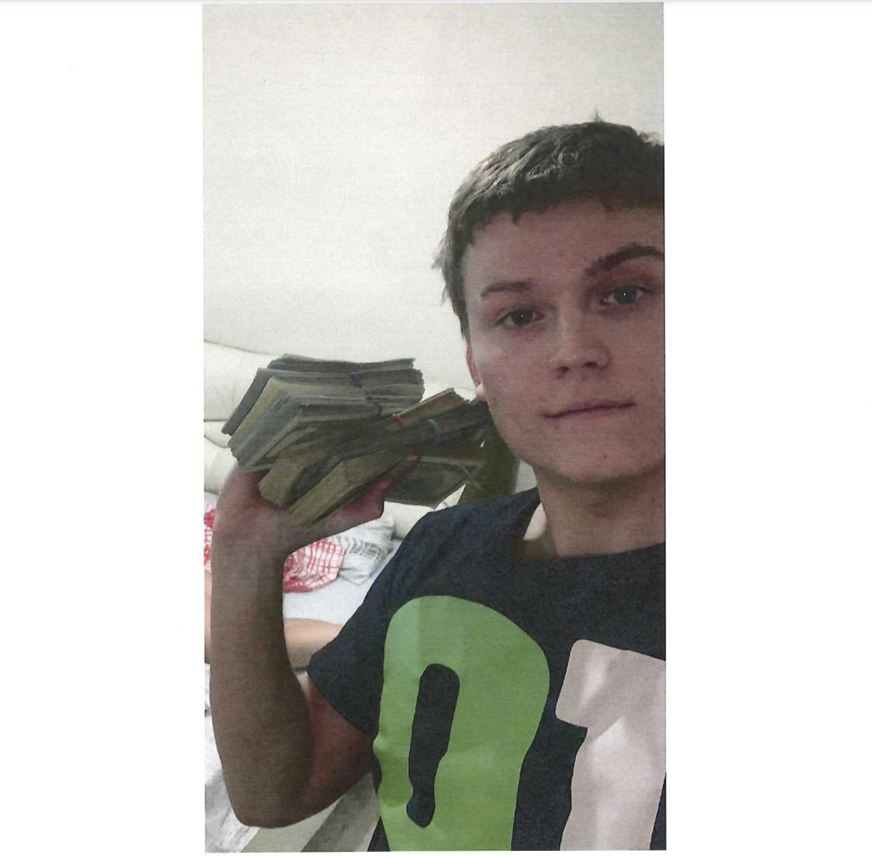 Mark Sokolovsky thường xuyên khoe những hình ảnh giàu có của mình lên mạng xã hội trước khi bị bắt giữ (Ảnh: Facebook).