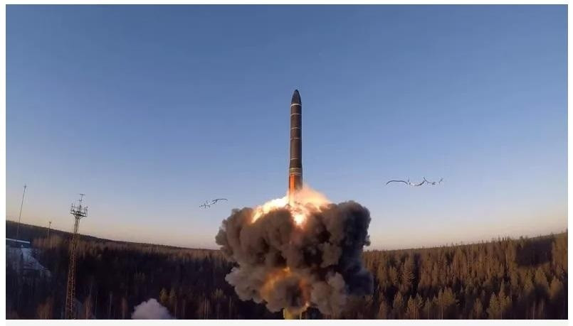 Đại diện Ukraine và Pakistan thảo luận về việc chế tạo vũ khí hạt nhân