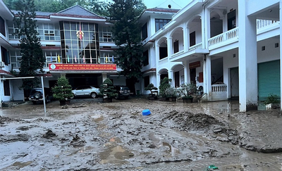 Chùm ảnh: Nhà cửa, công sở tan hoang sau trận lũ quét kinh hoàng ở huyện Kỳ Sơn