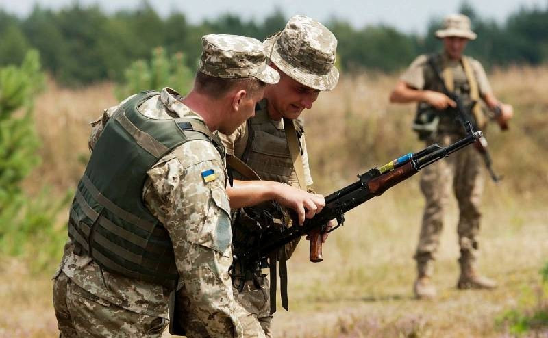 Ba Lan bắt đầu tuyển dụng người tị nạn từ Ukraine vào quân đội