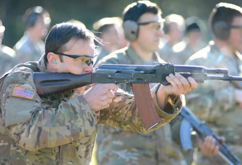Quân đội Mỹ thông báo mua súng trường tấn công AK-74 của Nga
