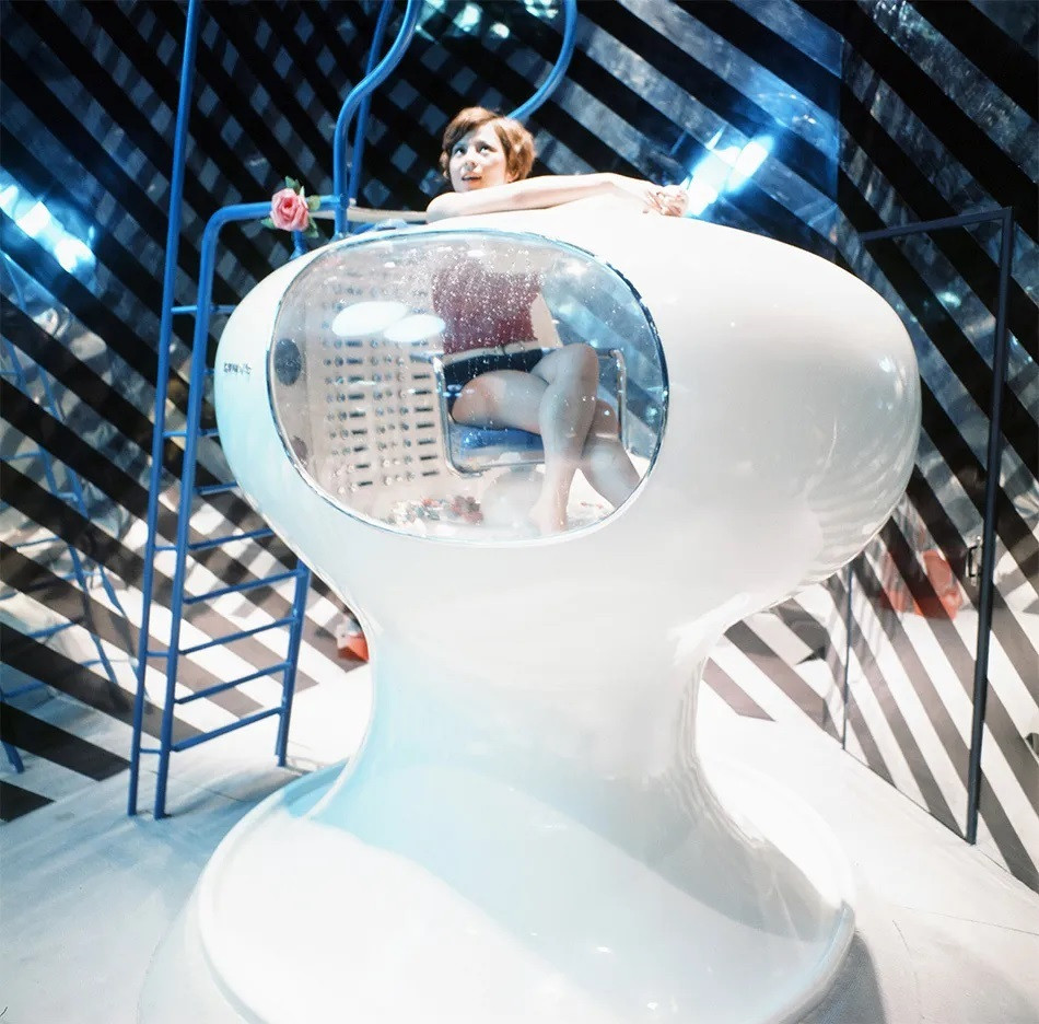 Chiếc máy tắm tự động được Sanyo giới thiệu vào năm 1970, có khả năng tắm sạch và massage người dùng trong vòng 15 phút (Ảnh: Asahi).