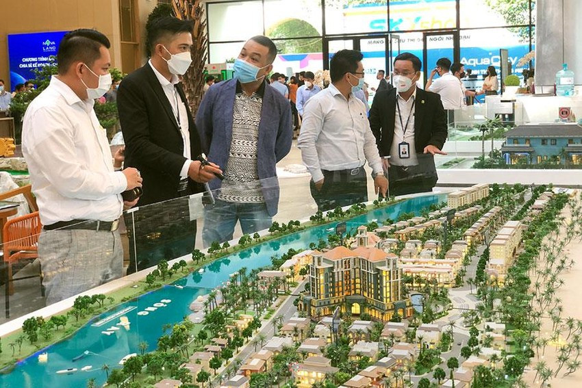 Bán nhà đất dự án phải qua sàn giao dịch: Ai lợi? ảnh 2