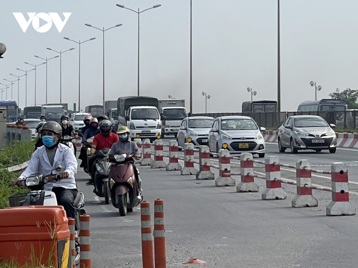 cau thanh tri thu hep lan hon hop O to van di vao duong danh cho xe may hinh anh 6