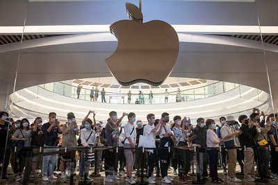 Apple ‘xuống nước’, chấp nhận mua chip iPhone giá cao