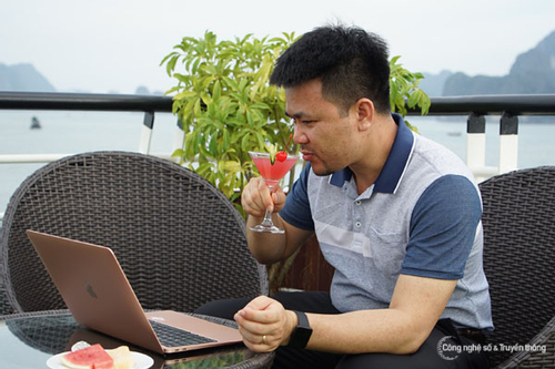 Một doanh nghiệp cho nhân viên đi du lịch vẫn được chấm công nhờ chuyển đổi số