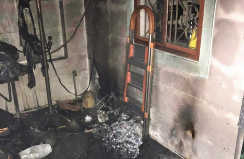 Bốn người mắc kẹt trong căn nhà bốc cháy giữa đêm ở Nghệ An