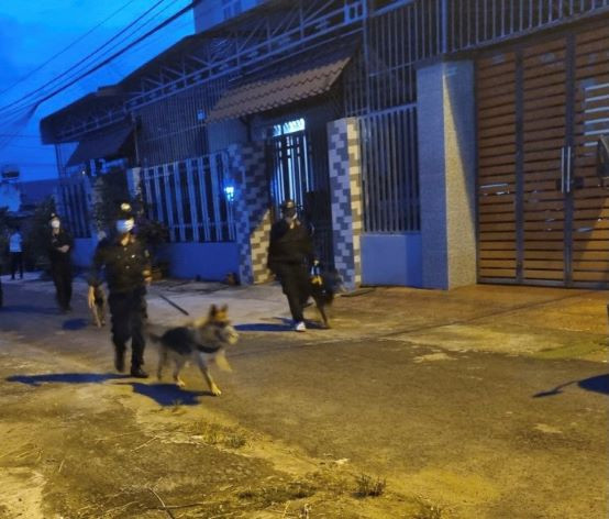 Chùm ảnh truy bắt đối tượng vừa ra tù gây án mạng, đâm chết nghệ sĩ nổi tiếng ở Đắk Lắk