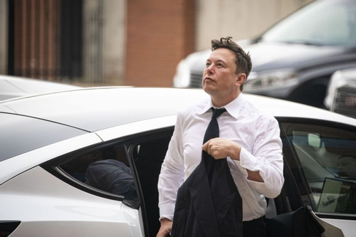 Elon Musk huy động hàng chục thân tín tại Tesla cho vụ tiếp quản Twitter