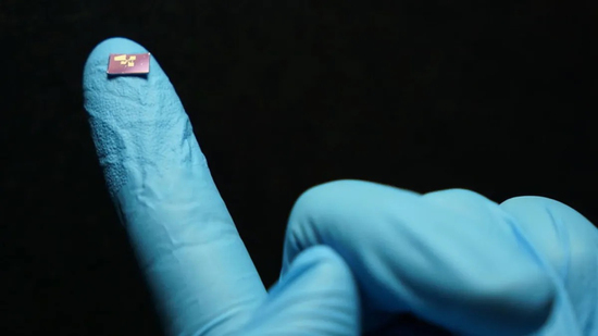 Sáng chế thành công chip AI siêu nhỏ đo cường độ ánh sáng