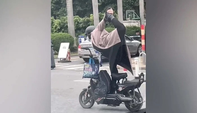 Cảnh sát truy tìm người phụ nữ vừa đi xe đạp điện vừa 'diễn xiếc' trên đường