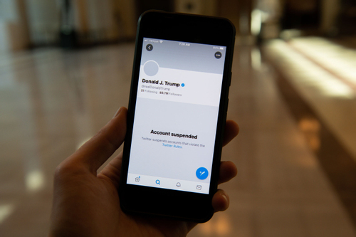 Mạo danh cựu Tổng thống Trump 'dễ như ăn kẹo' trên Twitter