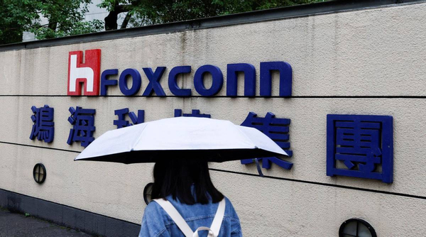 Foxconn nhờ cán bộ cơ sở thuyết phục công nhân sản xuất iPhone quay về