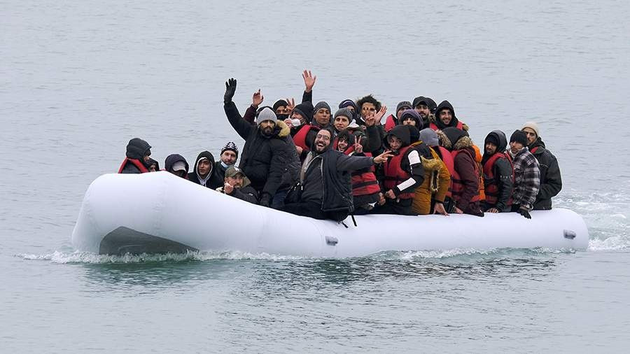 Hơn 140 người di cư cố gắng vượt qua eo biển Manche được giải cứu