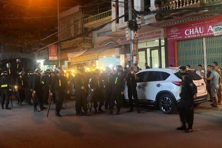 Cảnh sát khám xét nhà đại ca giang hồ ở Thanh Hóa - 1