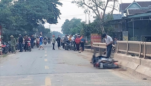Nghệ An: Người phụ nữ tử vong tại chỗ sau va chạm với xe tải