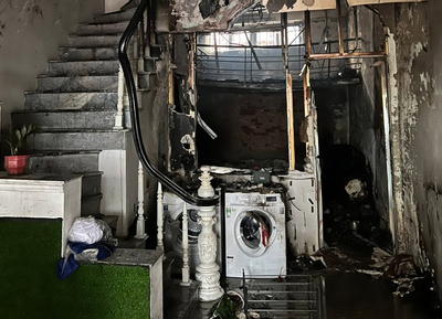 Hà Nội: Cháy nhà 5 tầng trong ngõ nhỏ, 3 người mắc kẹt được cứu sống