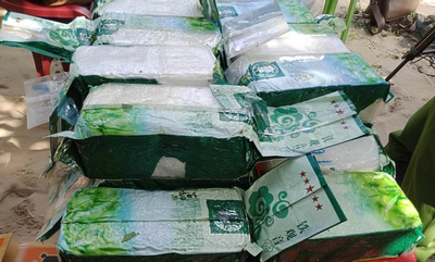 Quảng Nam: Phát hiện 20 gói nghi là ma túy đá trôi dạt trên biển