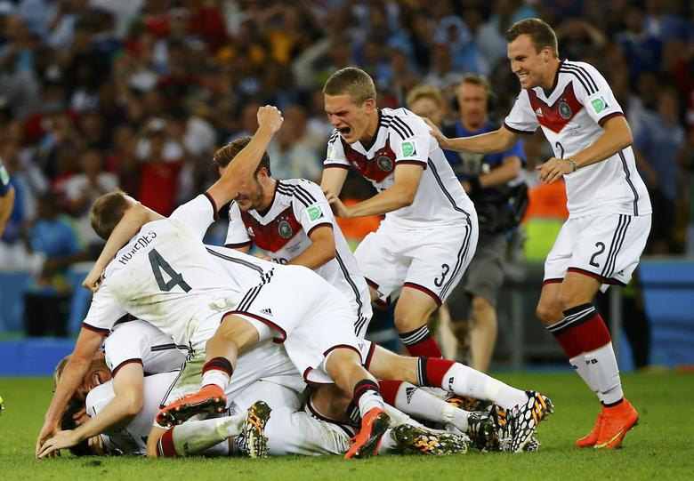 Đức ăn mừng sau chiến thắng trong trận chung kết với Argentina năm 2014.