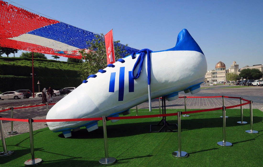 Triển lãm giày bóng đá lớn nhất thế giới nặng hơn 500 kg tại Doha.