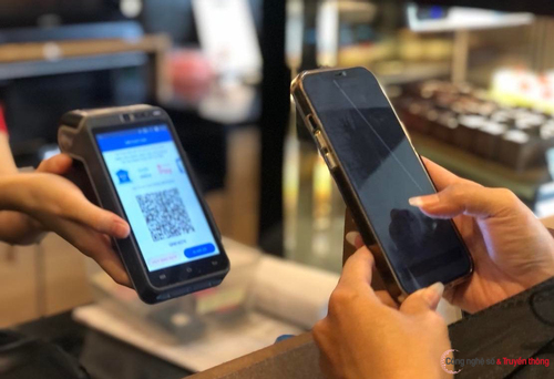 Hơn nửa người tiêu dùng trực tuyến ở Việt Nam đã thanh toán không dùng tiền mặt