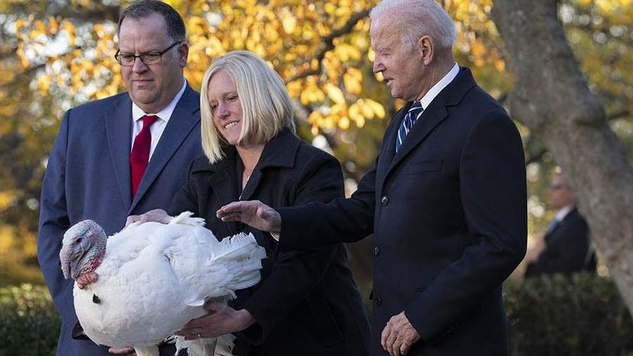 Ông Biden thực hiện truyền thống 'kỳ lạ' của Tổng thống Mỹ nhân dịp lễ Tạ ơn