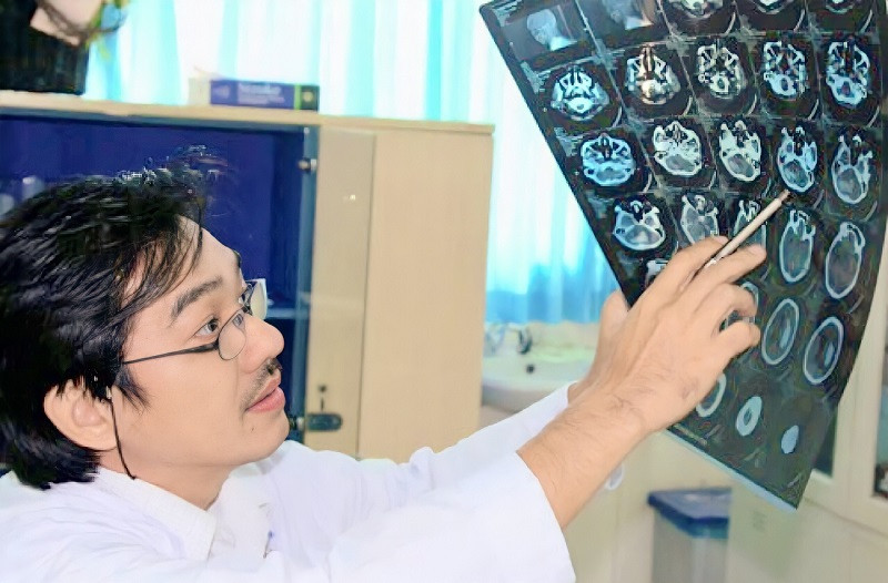 Xuất huyết não, đột tử vì quá phấn khích khi xem bóng đá