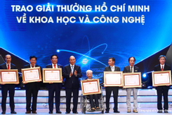 Trao Giải thưởng Hồ Chí Minh và Giải thưởng Nhà nước về KH&CN cho 29 công trình nghiên cứu