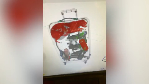Nhân viên an ninh sân bay bị 'sốc' khi phát hiện thứ này trong vali của hành khách