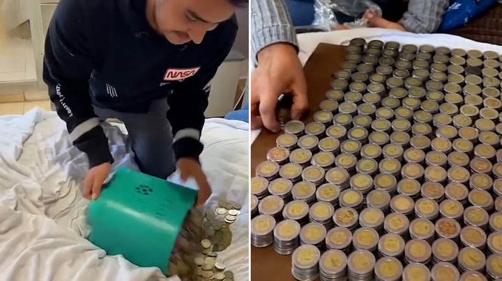 Thầy giáo trẻ bay tới Qatar xem World Cup nhờ 'núi tiền xu' tích cóp suốt 2 năm