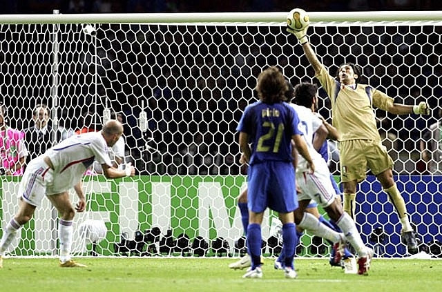 Top 10 pha cứu thua khó tin của các thủ môn trong lịch sử World Cup