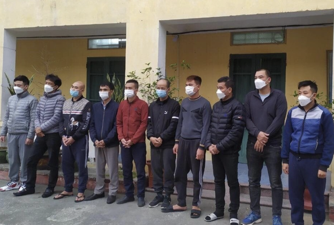 Phản cảm trò đùa nhảy cầu, cầm sổ đỏ tràn ngập MXH mùa World Cup - 3