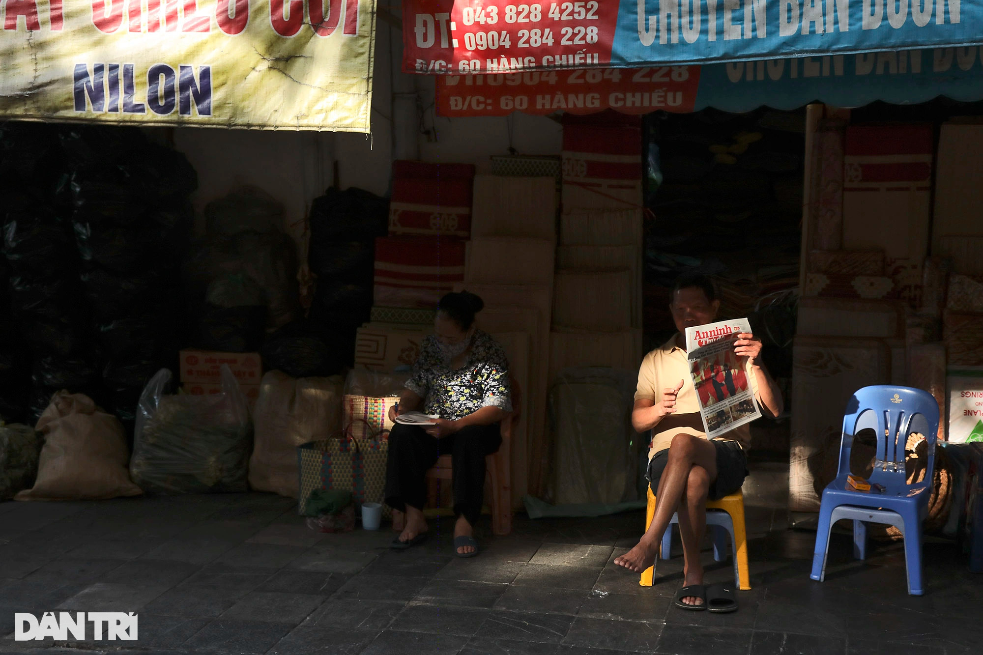 Nhịp sống sôi động của Hà Nội dưới nắng vàng cuối thu - 7