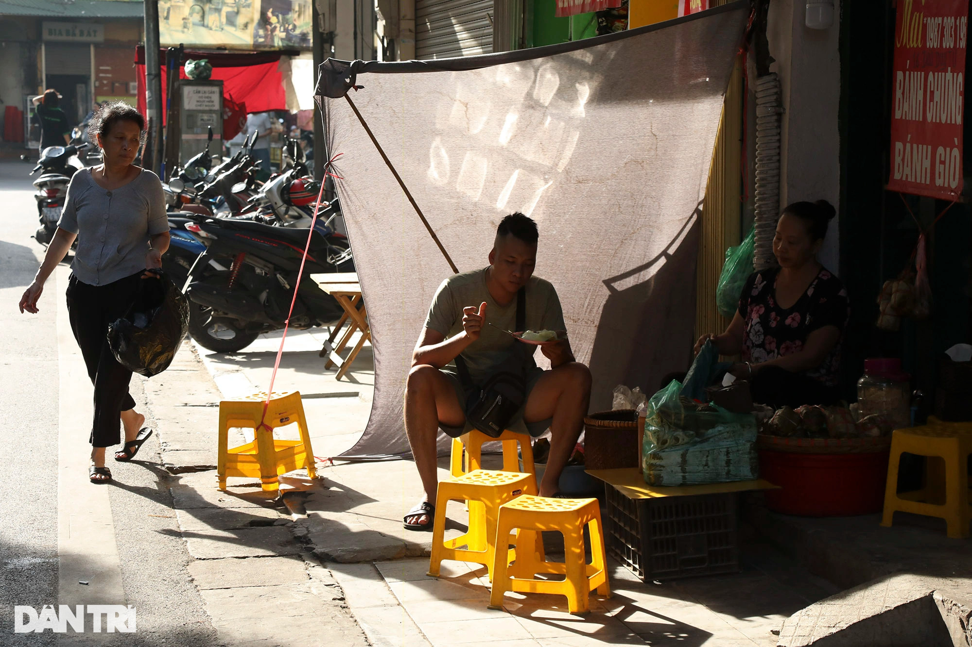 Nhịp sống sôi động của Hà Nội dưới nắng vàng cuối thu - 5